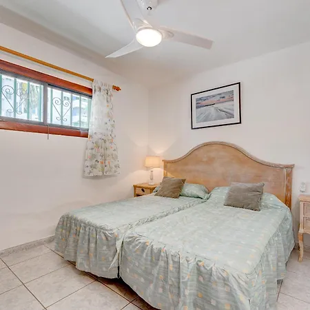 Apartment With Pool View