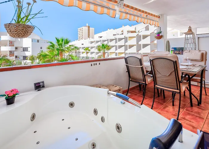 With Pool View Appartement