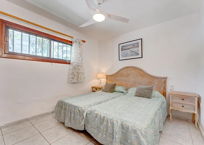 Apartman With Pool View