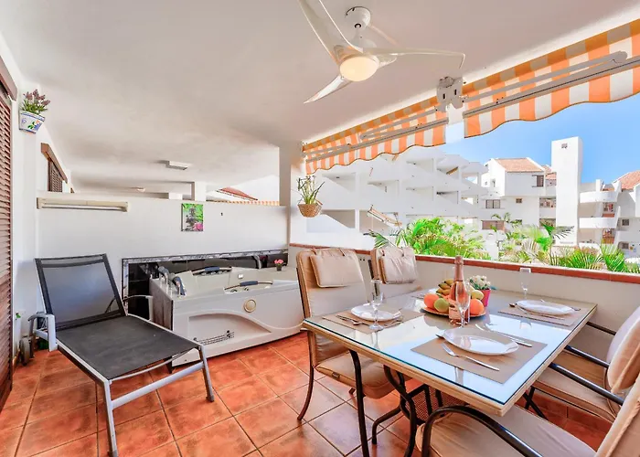 With Pool View Διαμέρισμα *