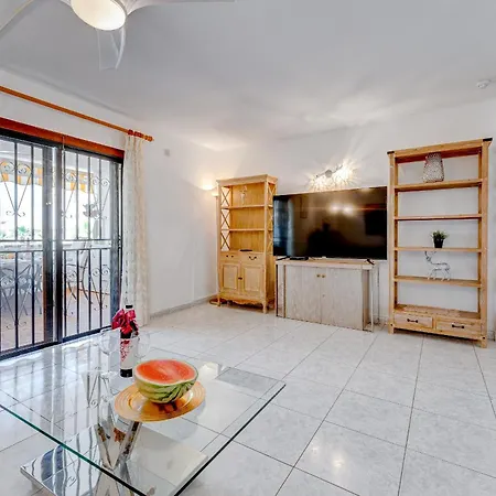 Lägenhet With Pool View *